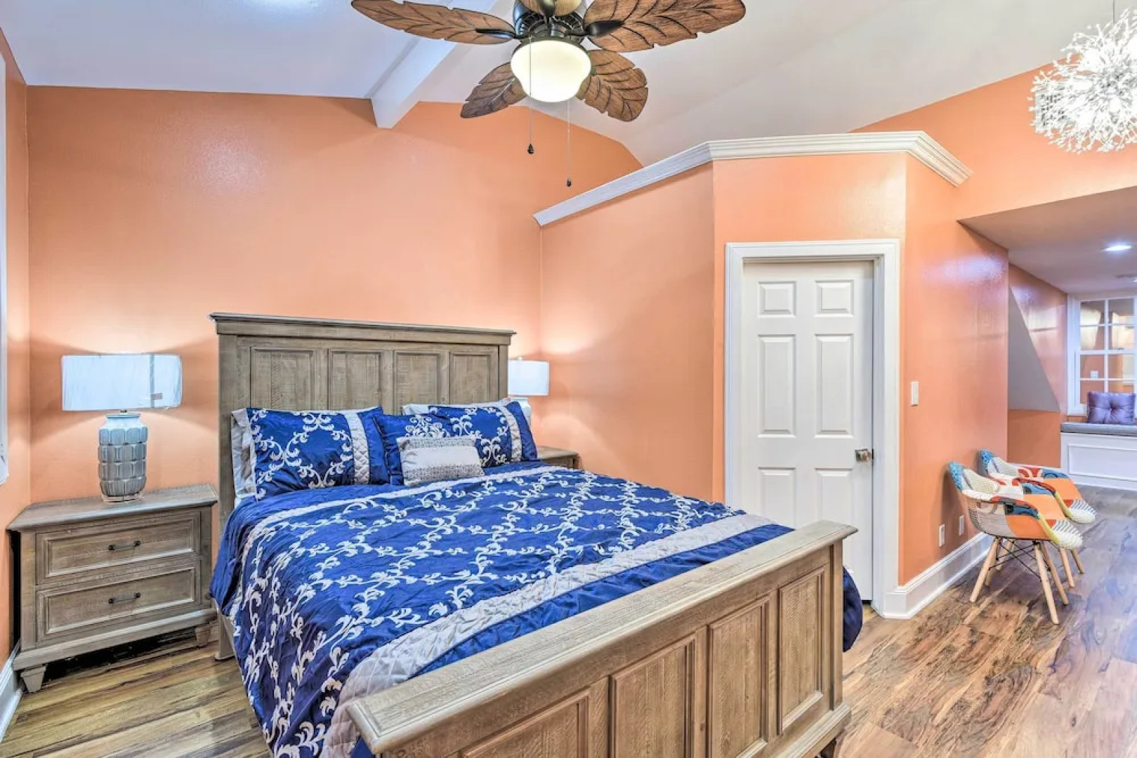 Private Pool: Spacious & Vibrant Argyle Villa!