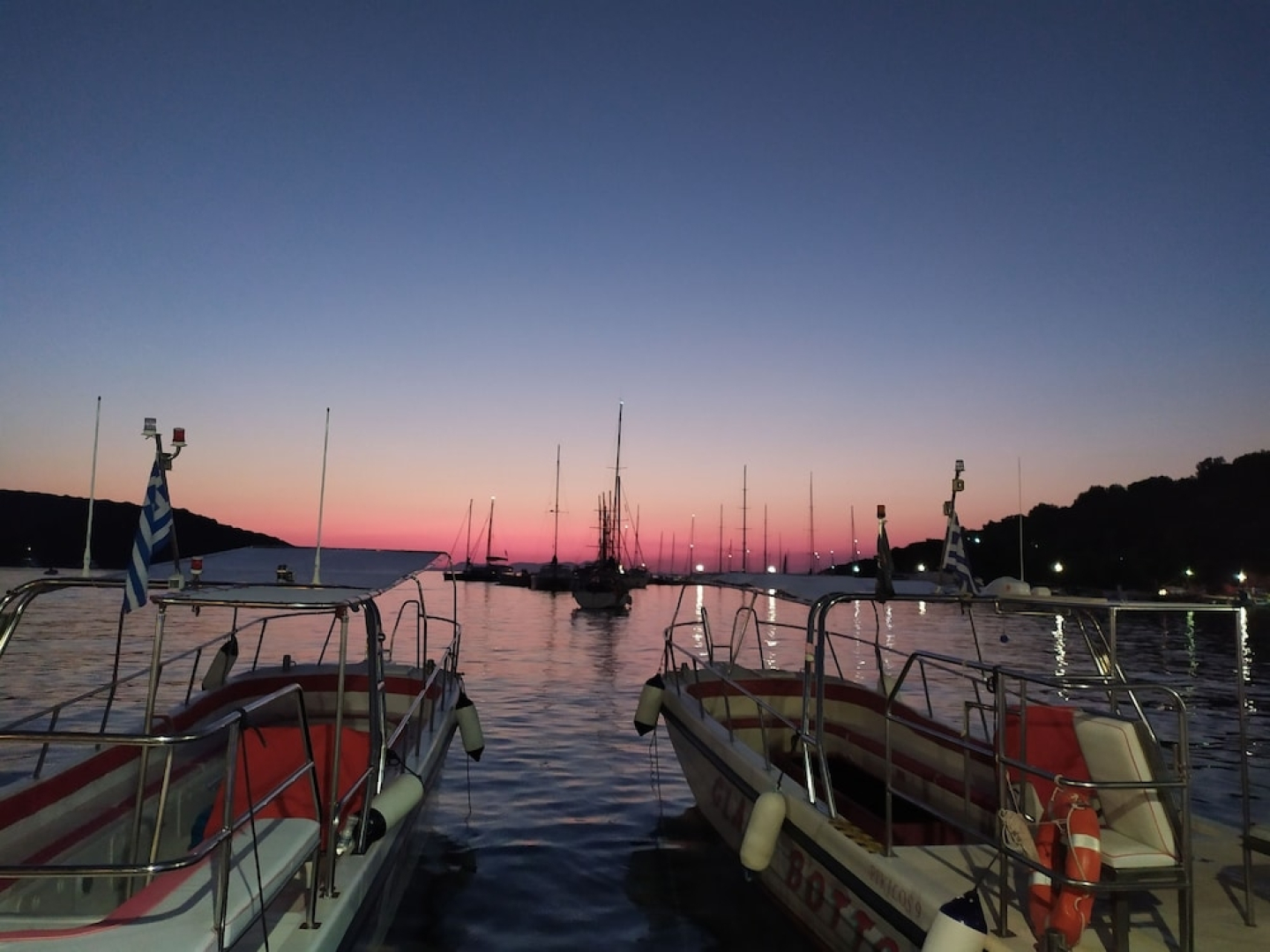 Sybota Seaside Retreat - Chique Marina Loft