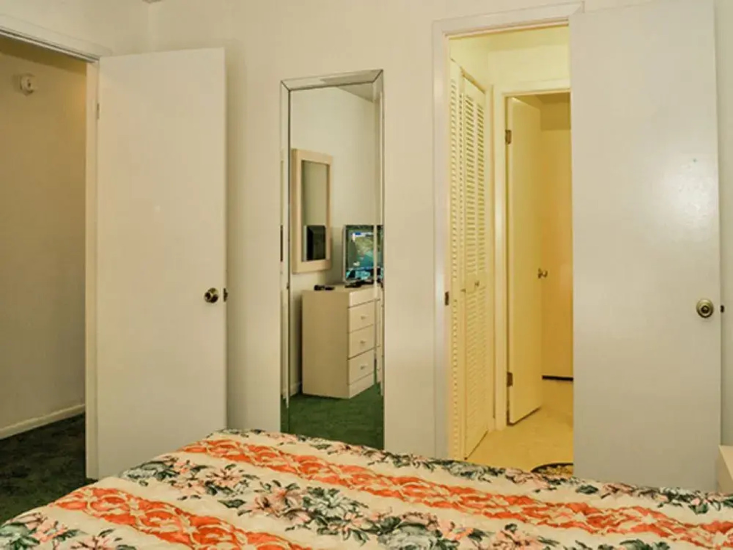 Emerald Shores Resort 2001 627850 by RedAwning