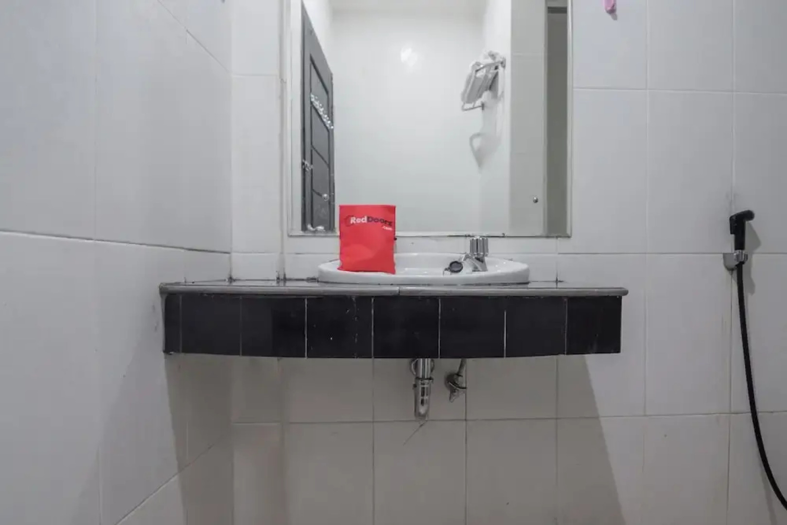 RedDoorz Syariah near Jamtos Jambi