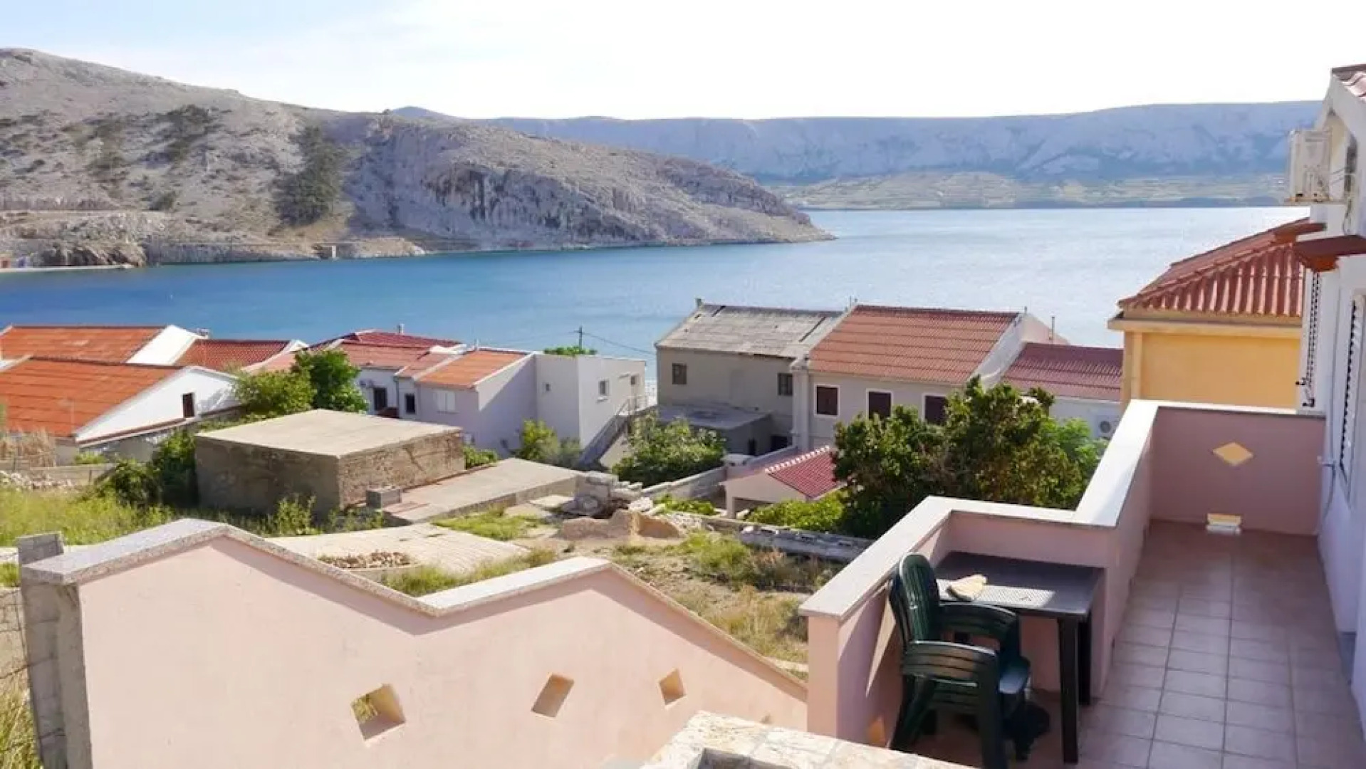 Cosy 1 bedroom apartment with sea view