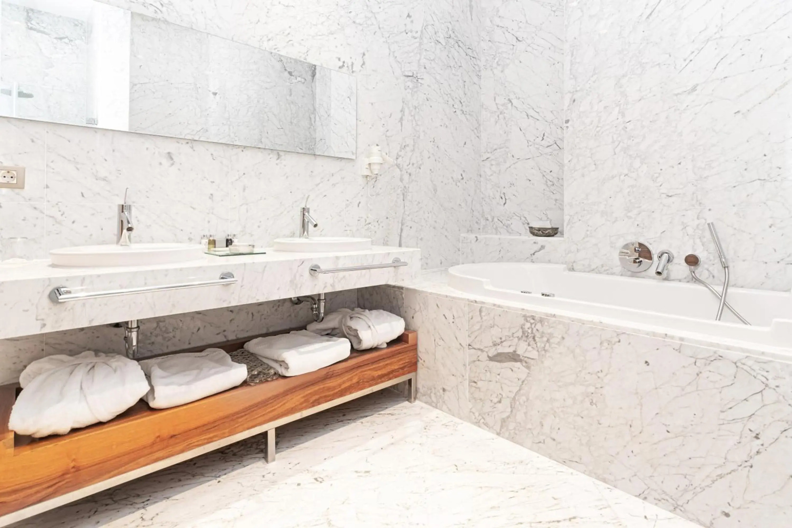 Tomtom Suites - Special Class