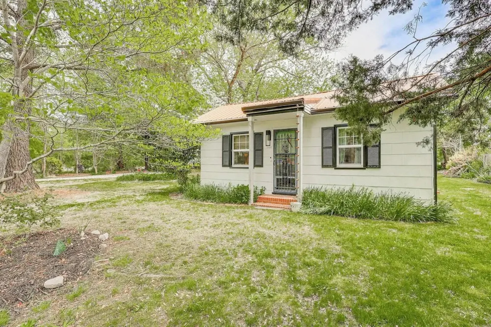 Peaceful Countryside Home ~ 6 Mi to Lewes Beach!