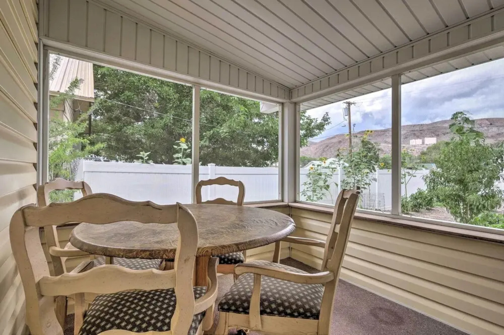 Outdoorsy Caliente Retreat w/ Screened Porch