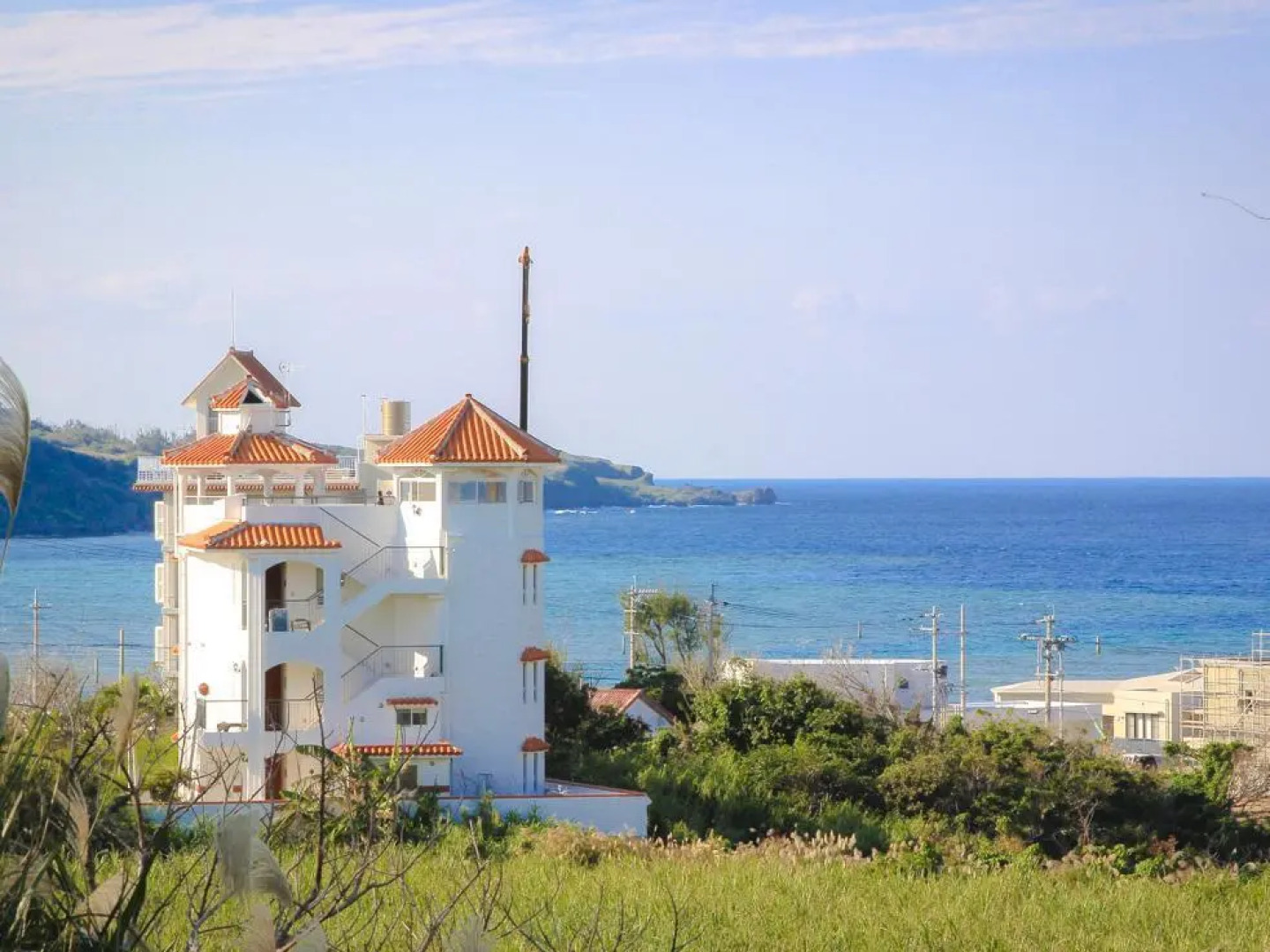 OOZI Resort Condo Hotel & Cafe