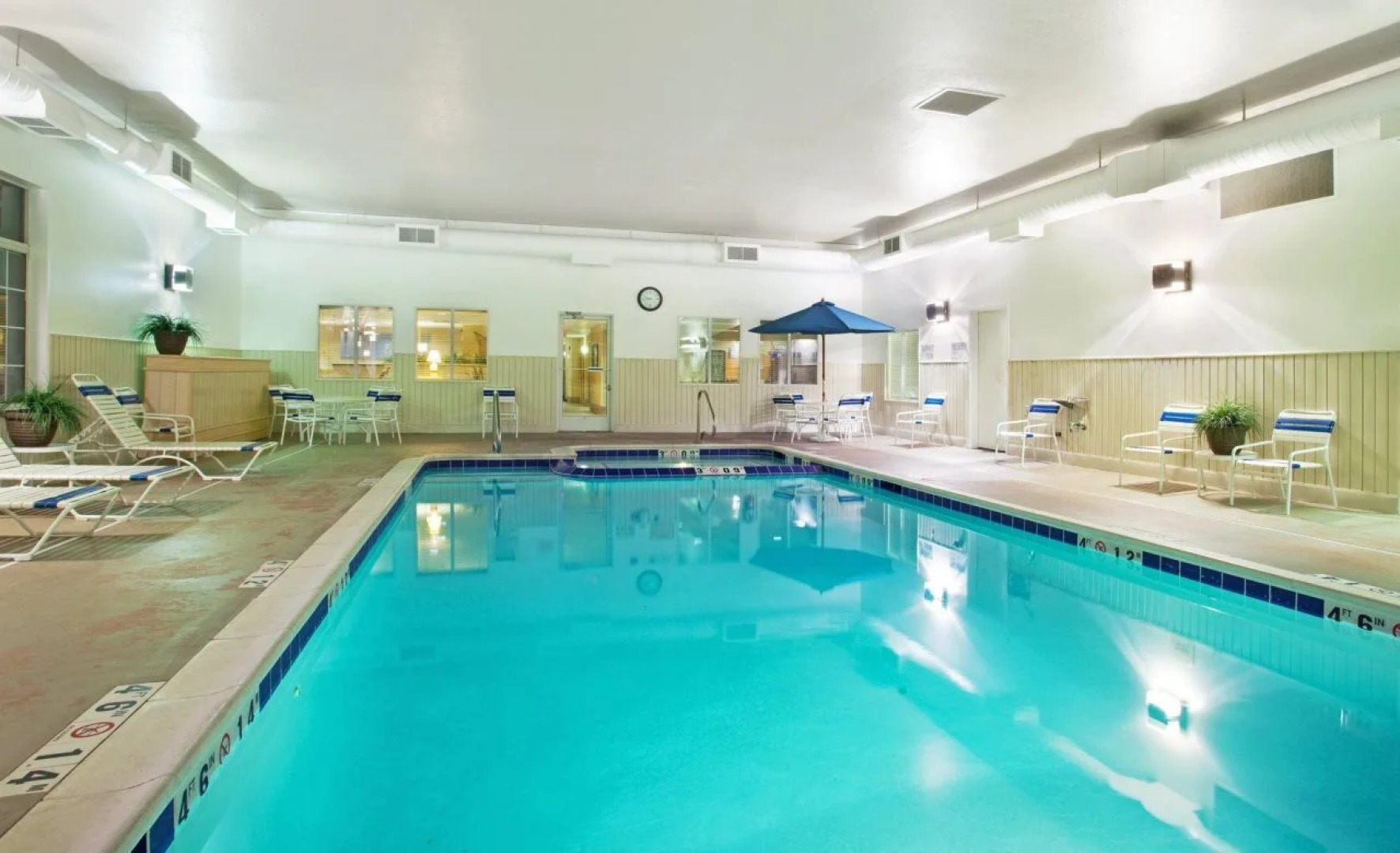 Holiday Inn Express & Suites New Buffalo by IHG