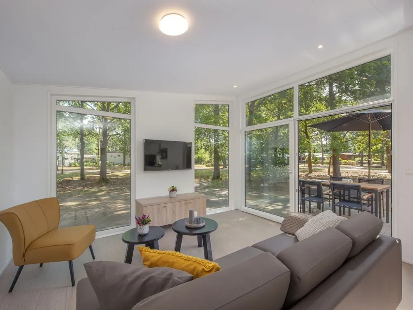 Modern Lodge With Dishwasher, Near Helmond