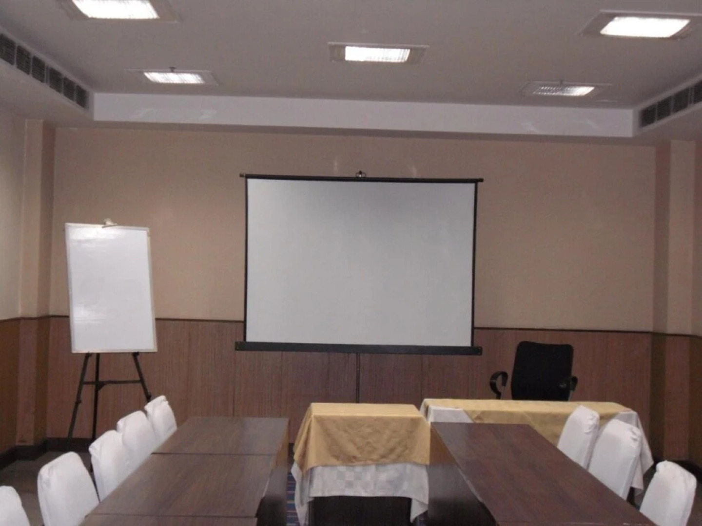 Karon Hotel - Lajpat Nagar