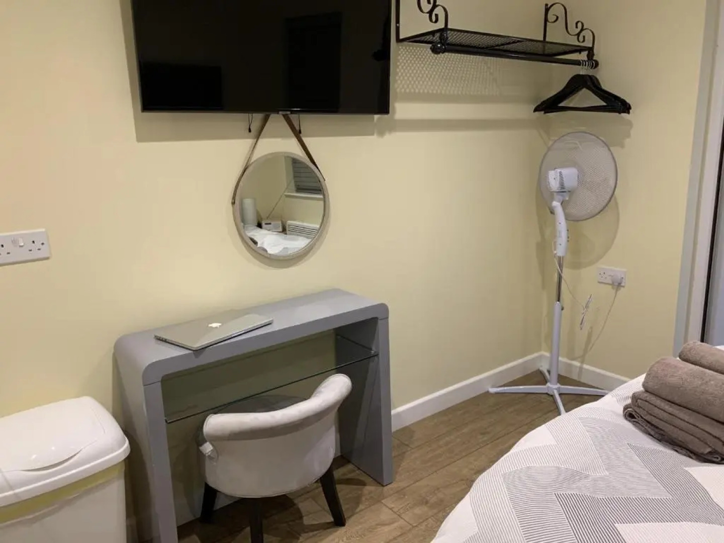 Southernwood - Garden Lodge 10