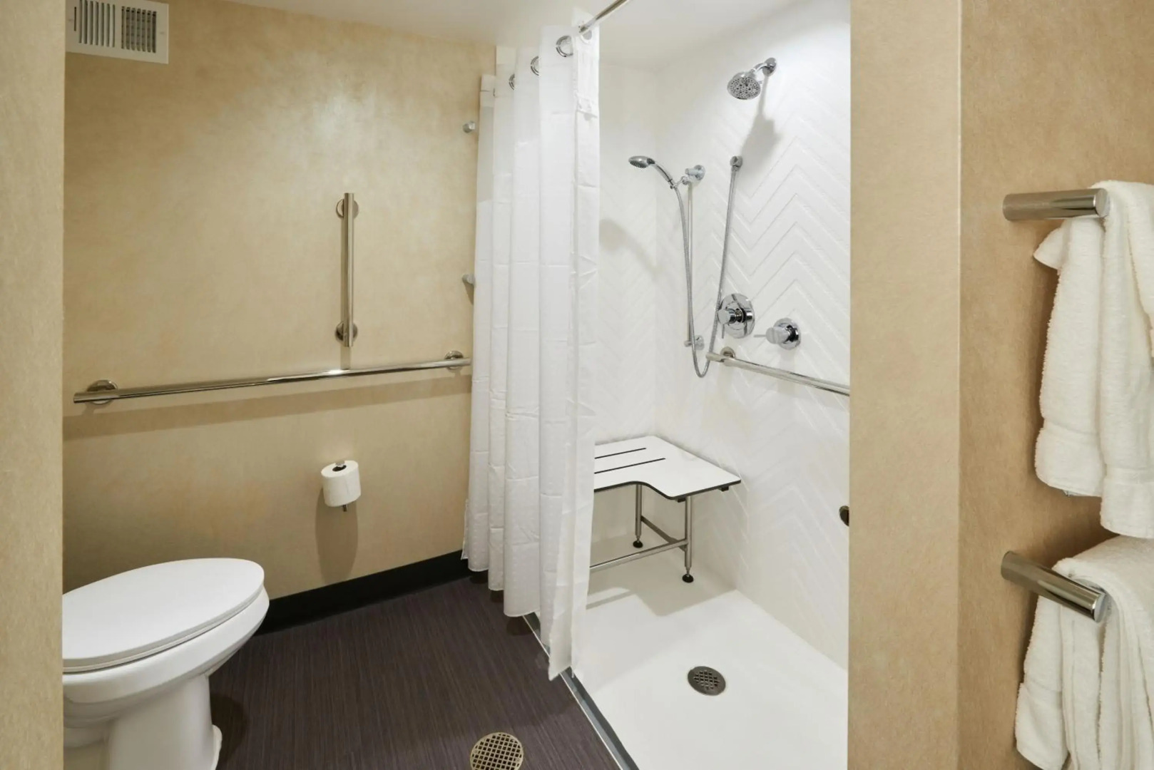 Holiday Inn & Suites Philadelphia W - Drexel Hill by IHG