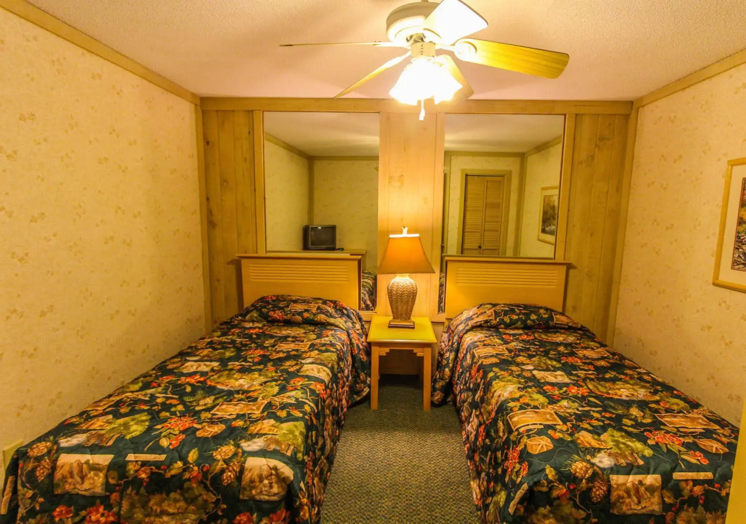 Smoketree Lodge by VRI Resort
