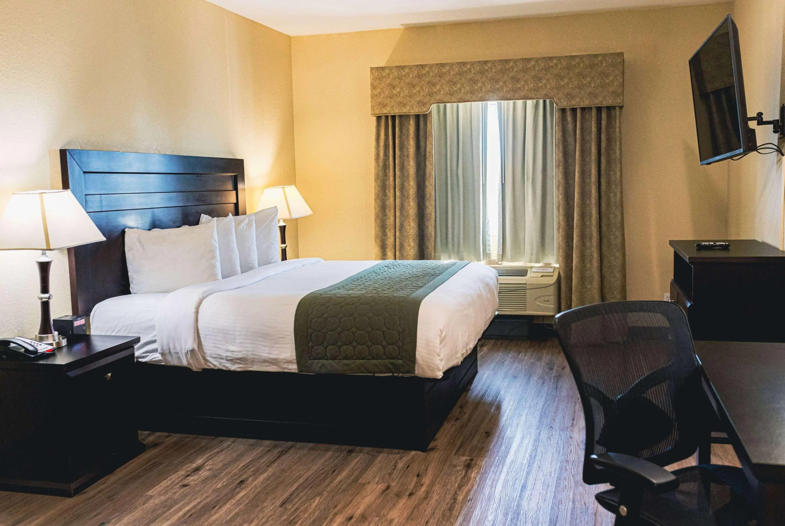 Grander Inn & Suites