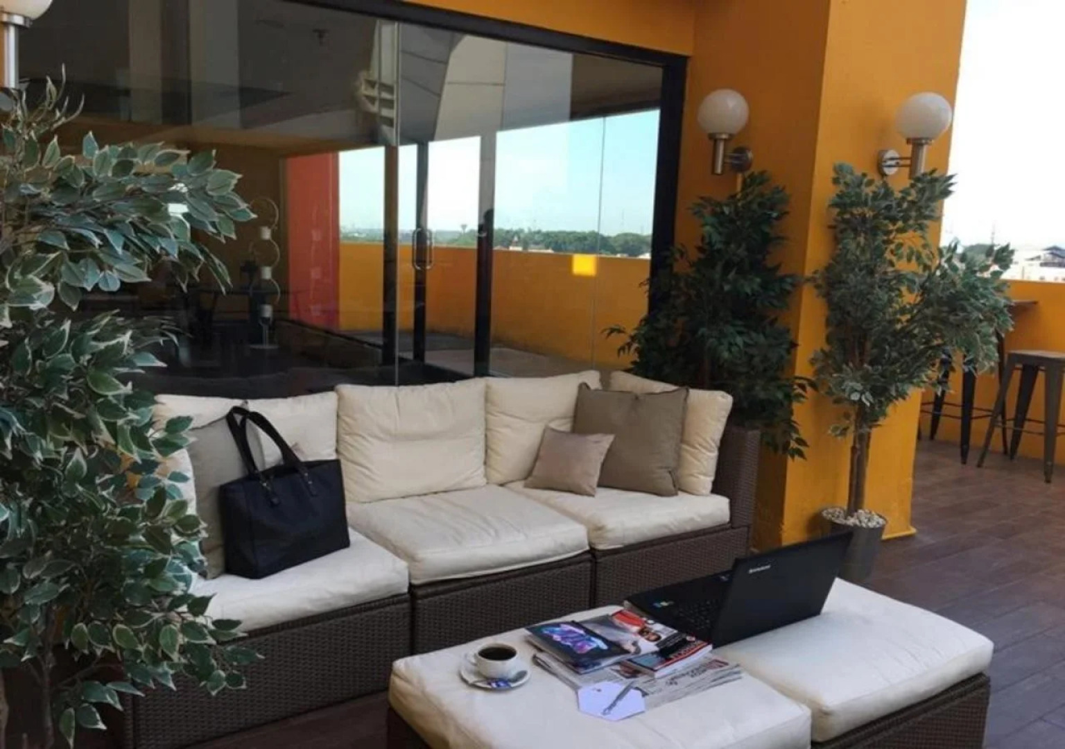 Yellow Bee Tangerang