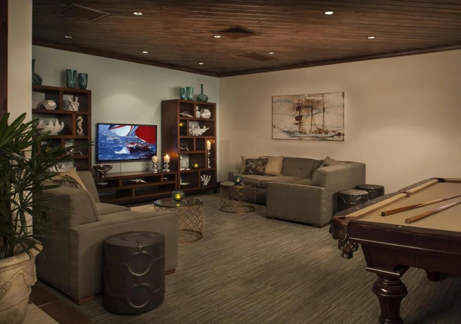 Jupiter Beach Resort & Spa