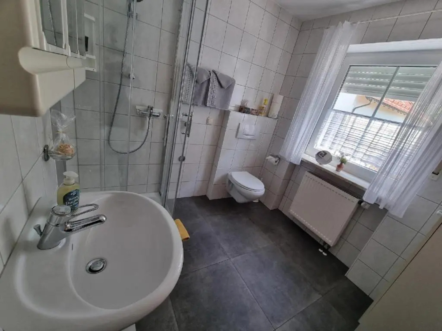 Cafe Altmühl, Ferienwohnungen Gästehaus Krimhilde direkt am Wasser