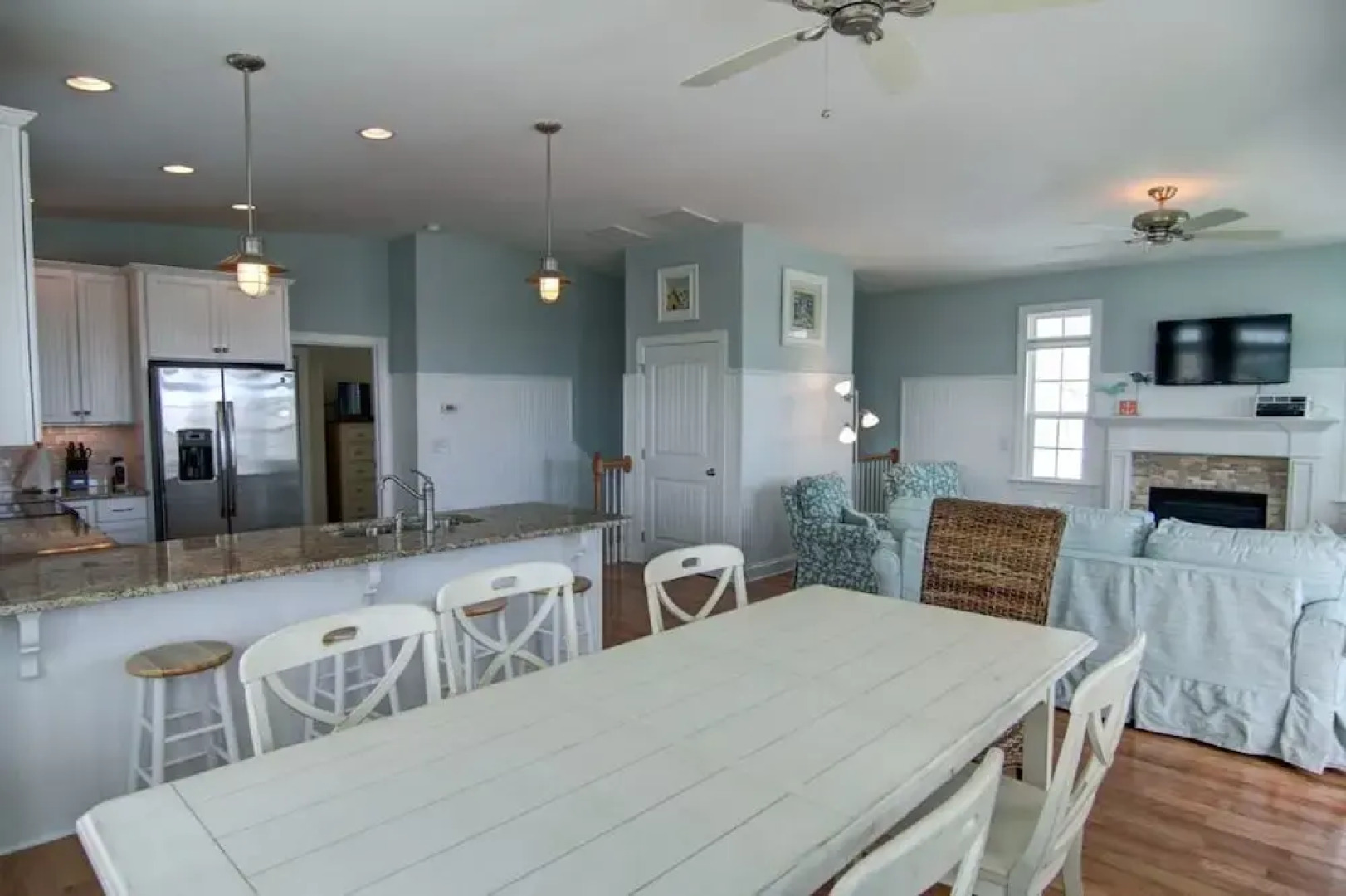 Welcome  4 Bedroom Home by RedAwning