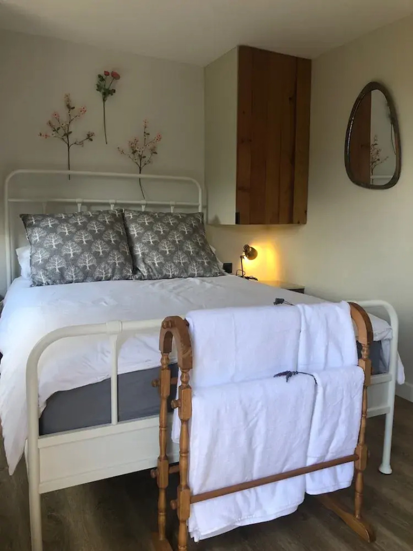 2 Guests - Garden Retreat With Balcony Views