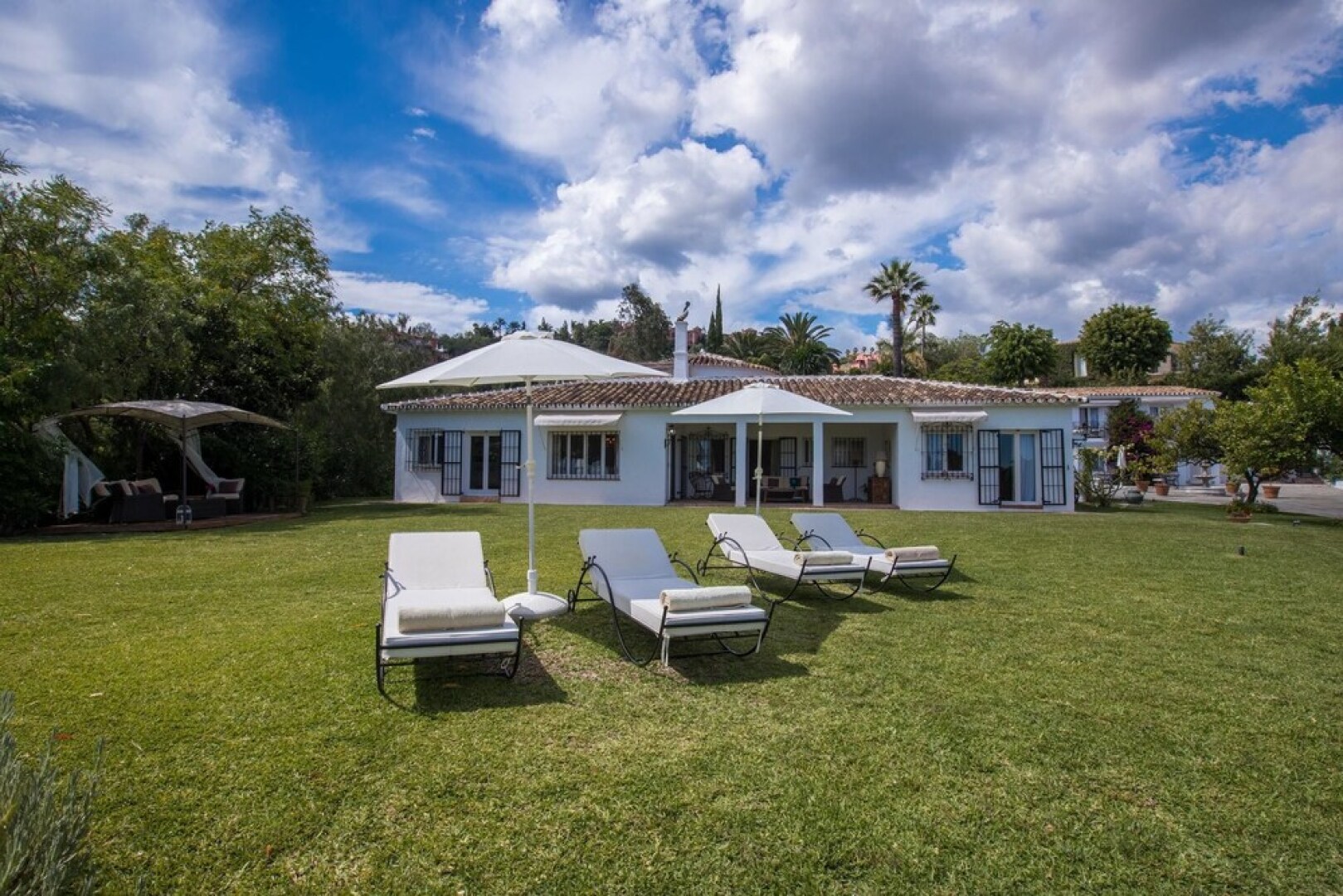 Mansion With 8 Bedrooms in Marbella, With Wonderful sea View, Private