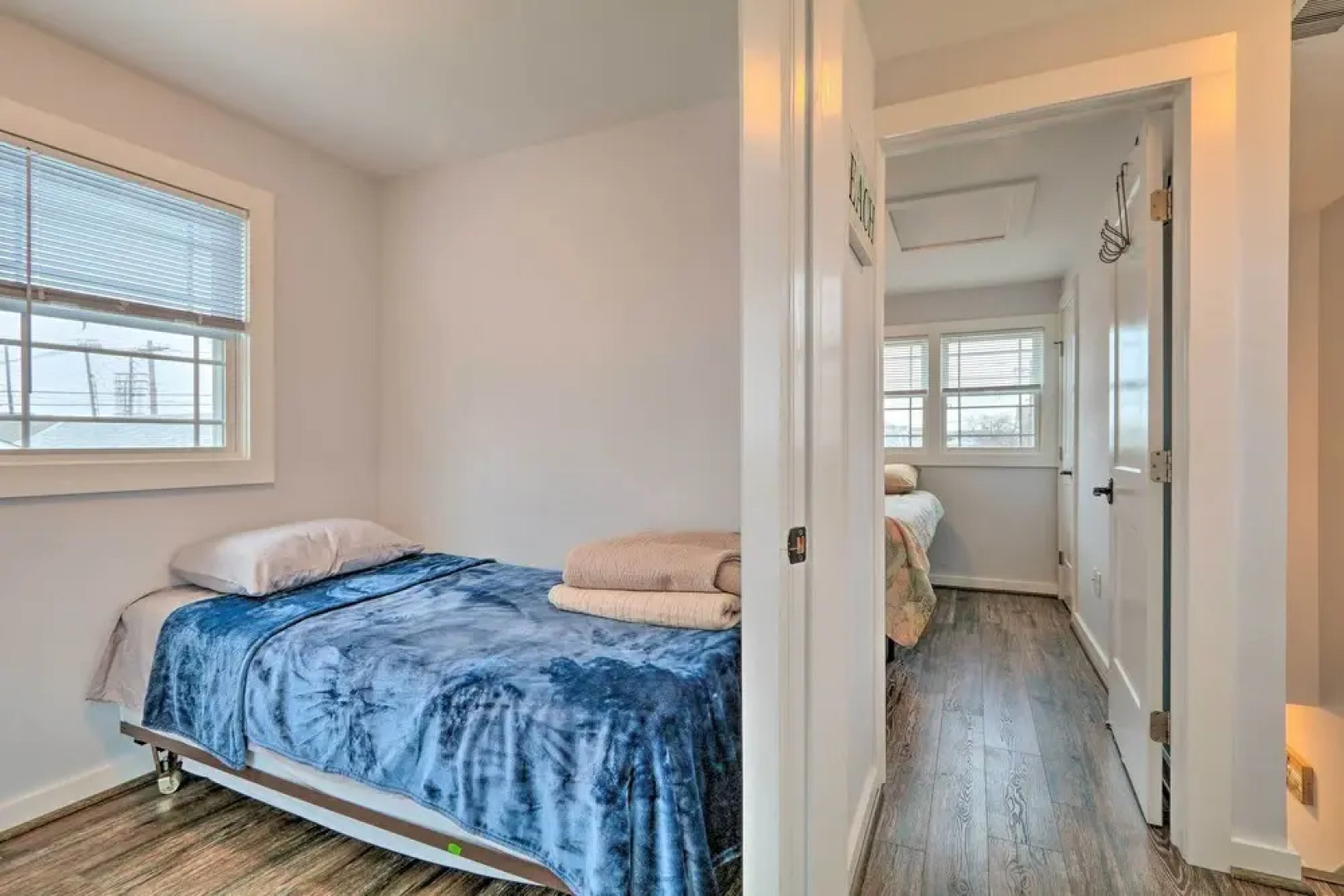 Modern Townhome: Walk to Beach, Bars & Eats!