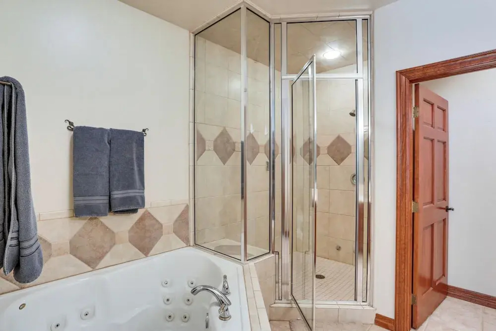 Expansive Edwards Condo on Main Street w/ Views!