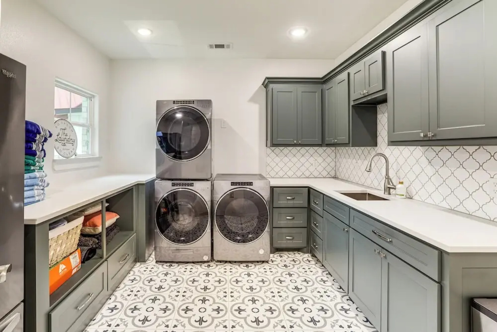 Dock & Hot Tub! High-end Cedar Creek Lake Retreat