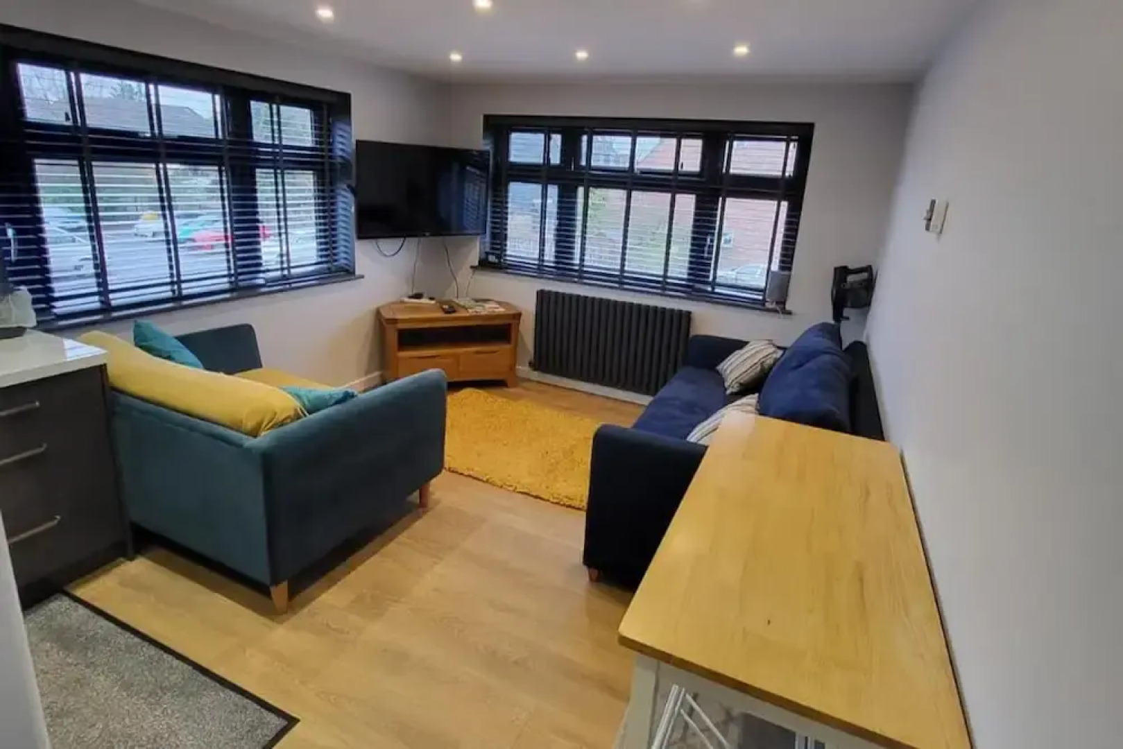 Town Centre Modern 1 Bed Self-contained Apartment