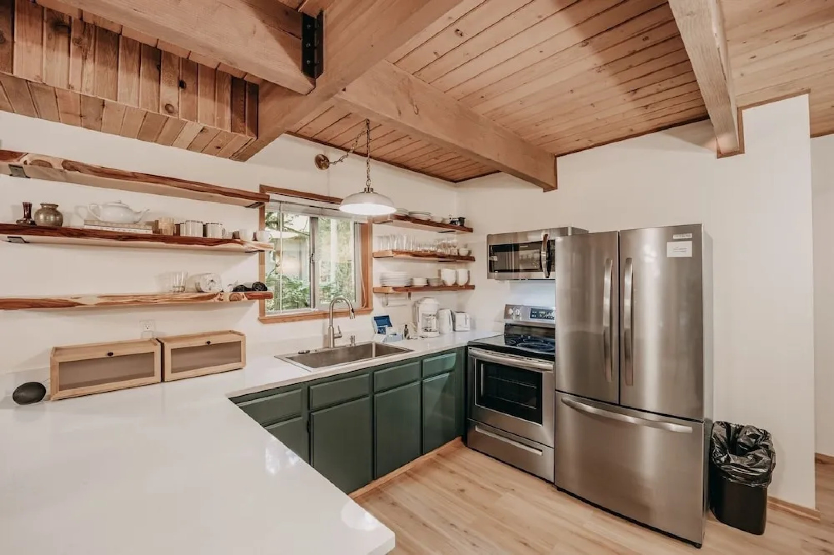 27gs - Bbq - Pets Ok - Wifi - Sleeps 10 3 Bedroom Home by RedAwning