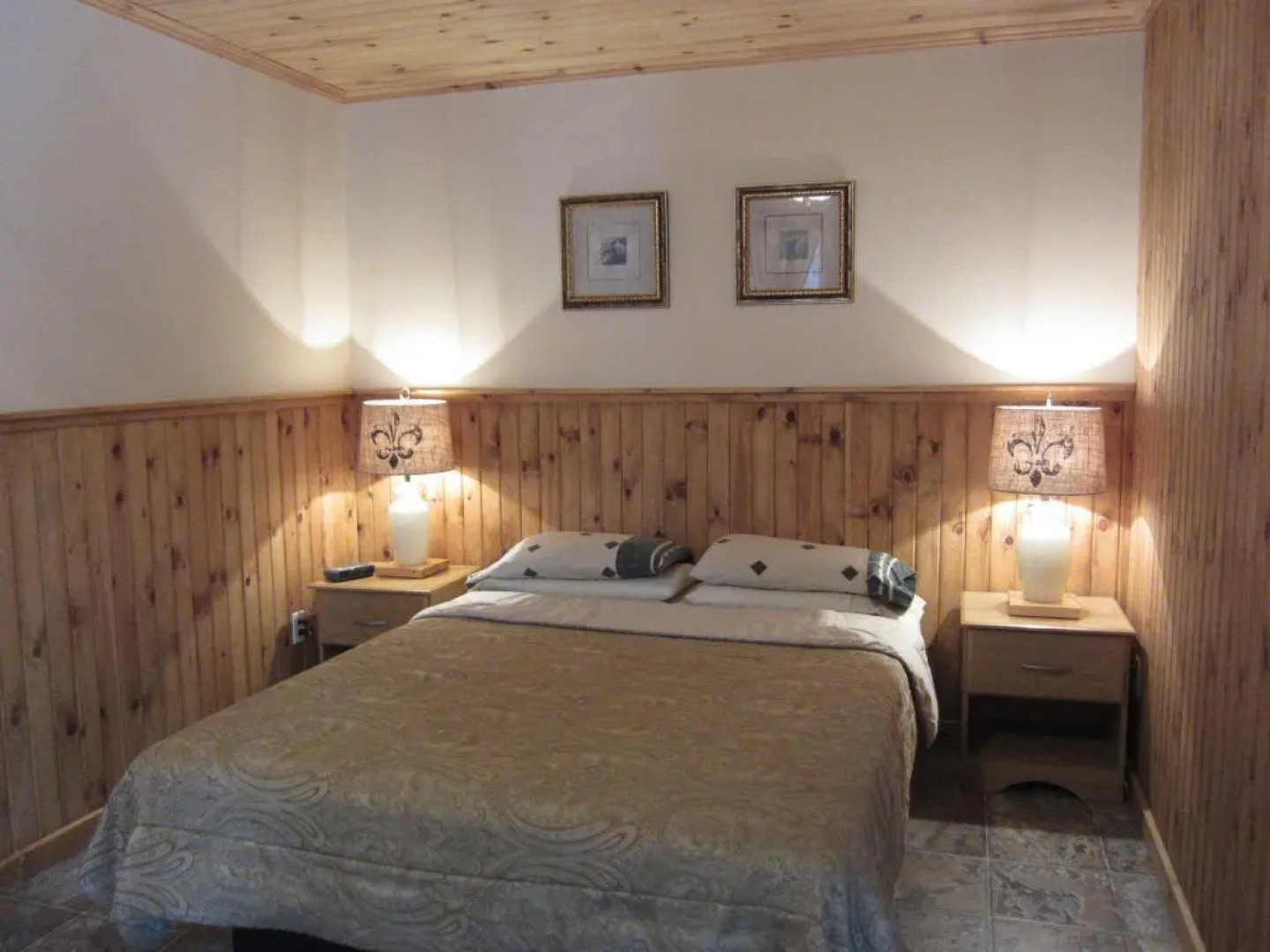 Auberge Aux Toits Rouges