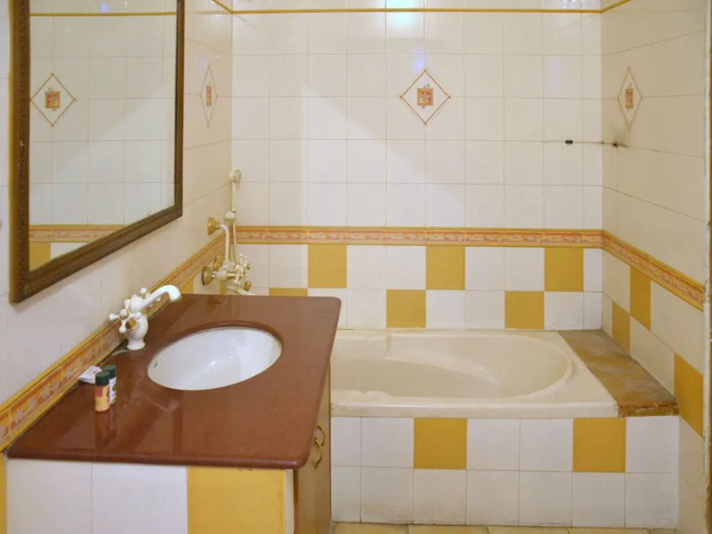 OYO Rooms Vishal Khand 4