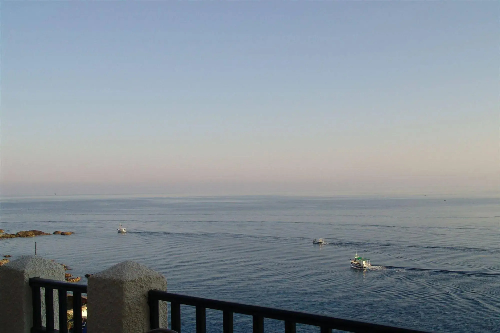 Cavos Bay Hotel and Studios