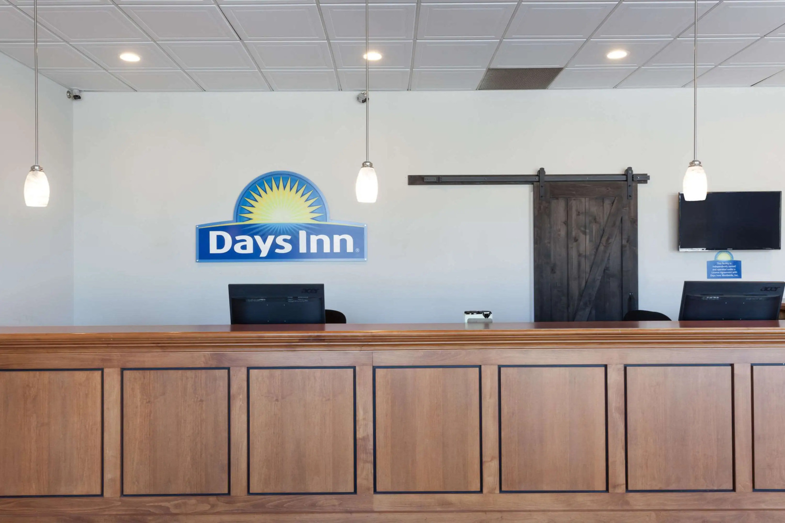 Days Inn & Suites by Wyndham Lancaster Amish Country