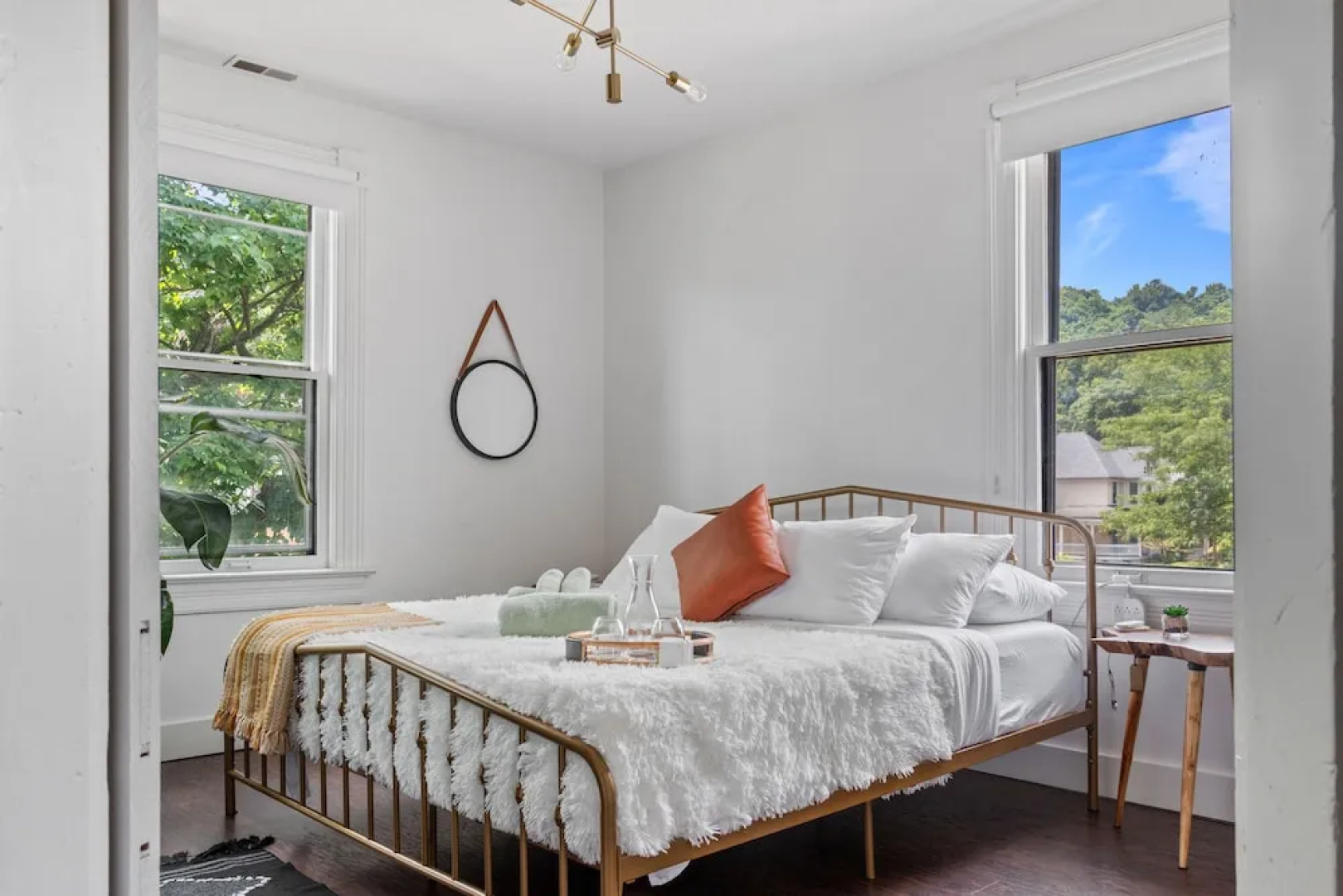 NEW Luxe Pet Friendly Free Parking Downtown