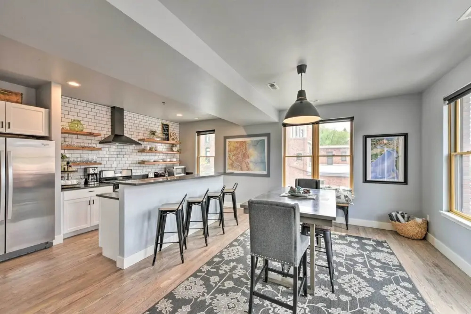 0660: Dtwn Salida Condo w/ Balcony