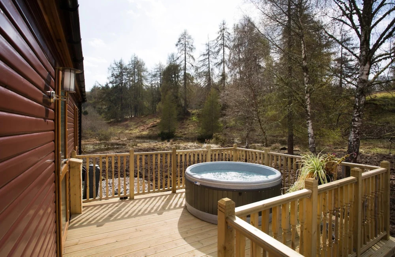 2-bed Cottage With Hot Tub at Loch Achilty, Nc500