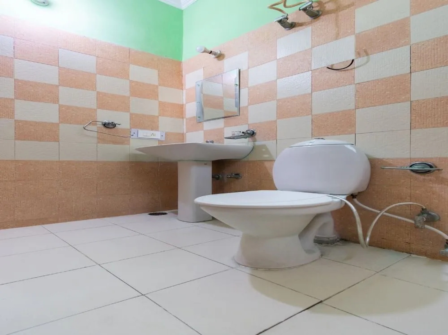 Oyo 44199 Hotel Crossroads