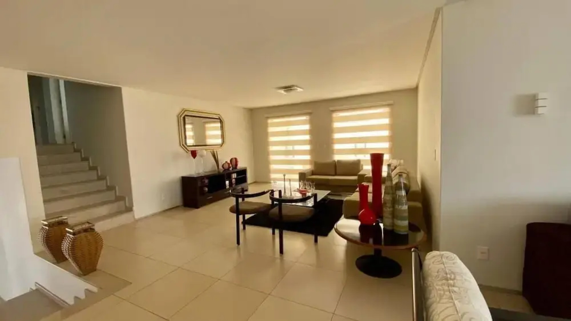 Casa com Piscina - Quartos Privativos