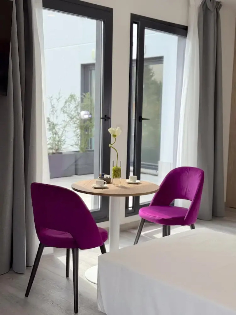 Lake and More Suite Hotel