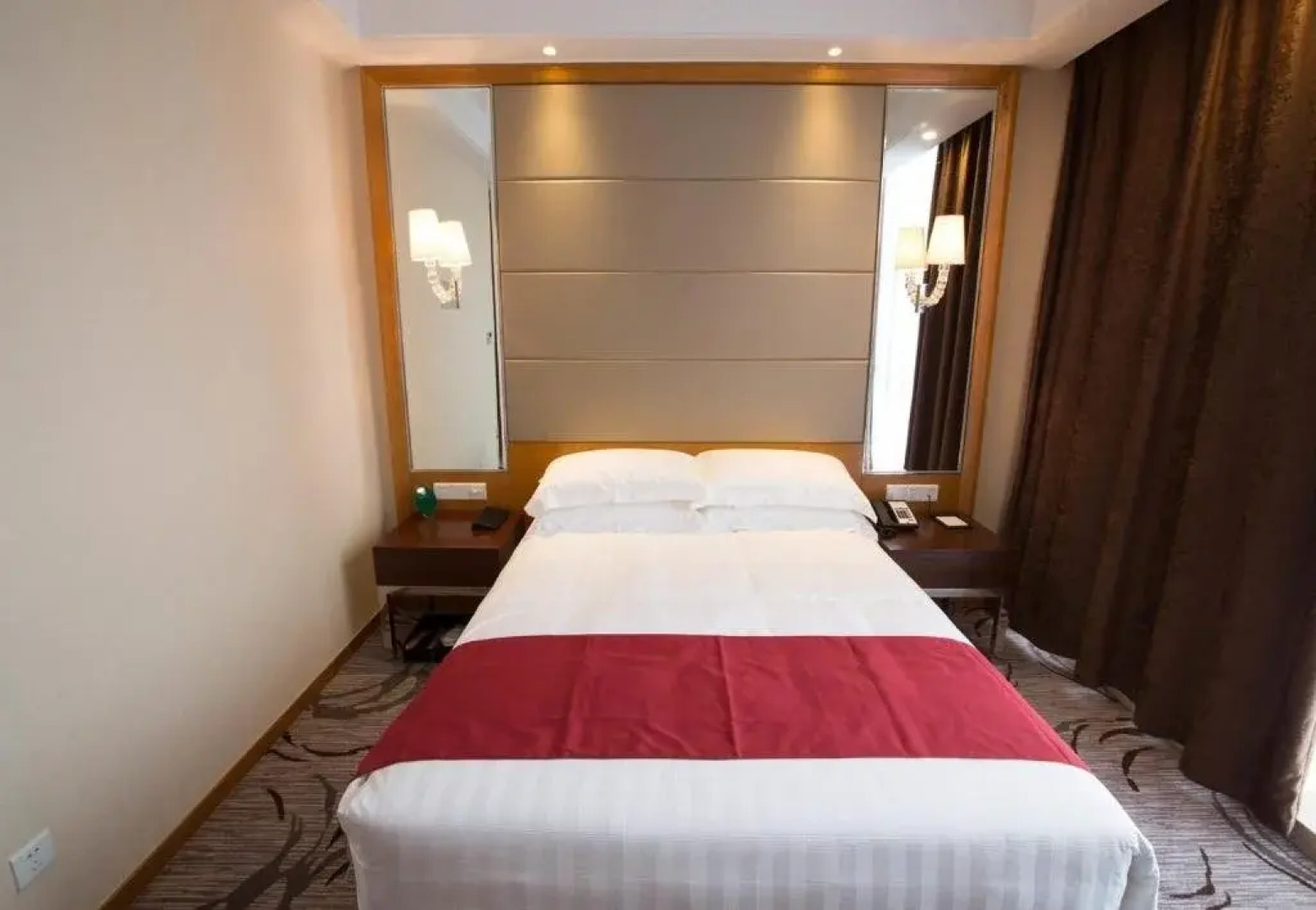 Zhenjiang Yinhong Business Boutique Hotel