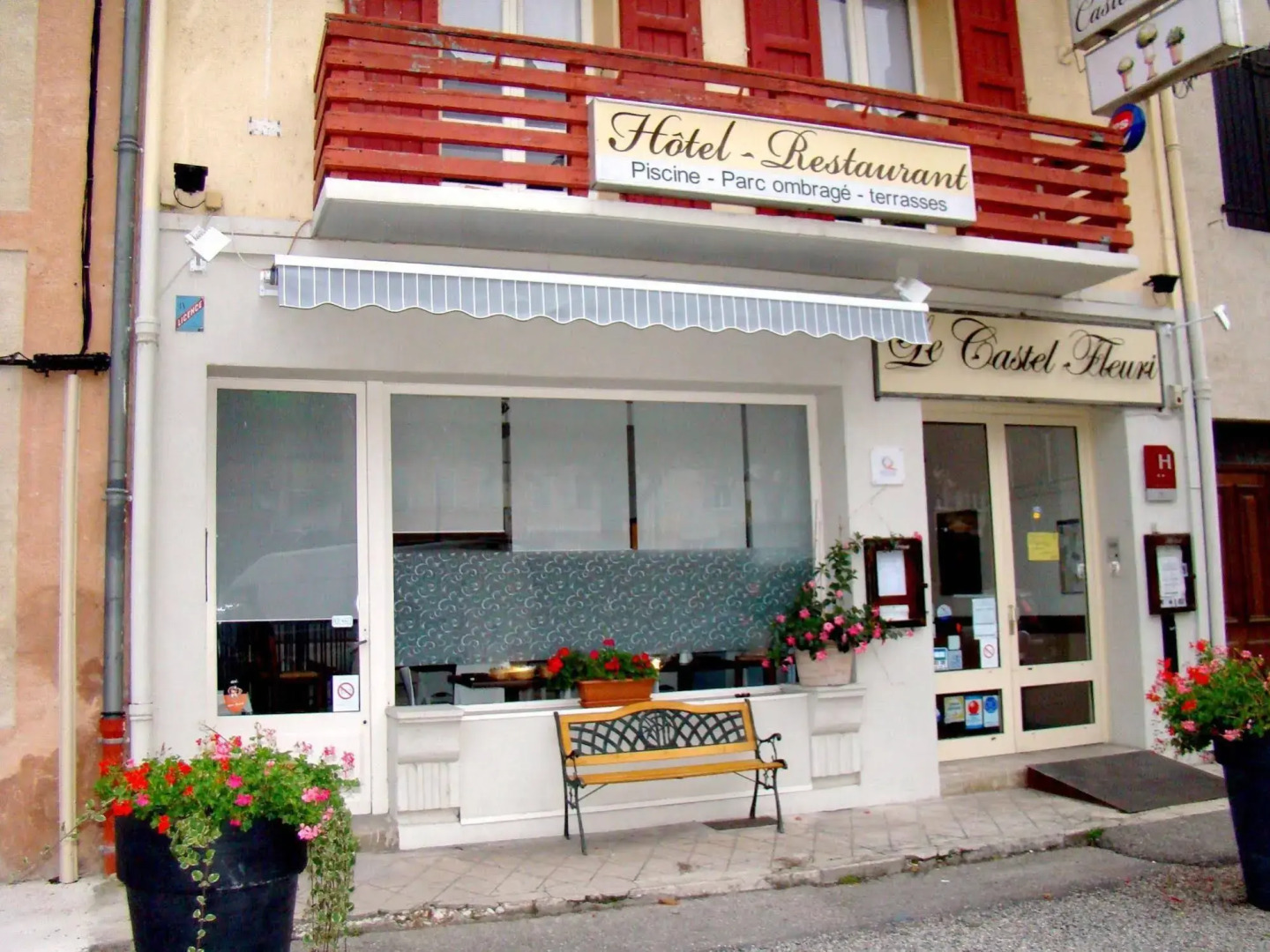 Logis Hôtel Restaurant Le Castel Fleuri