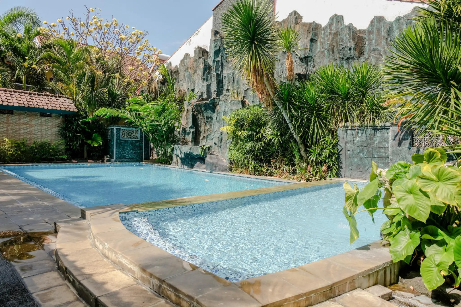 Hotel Mahkota Plengkung