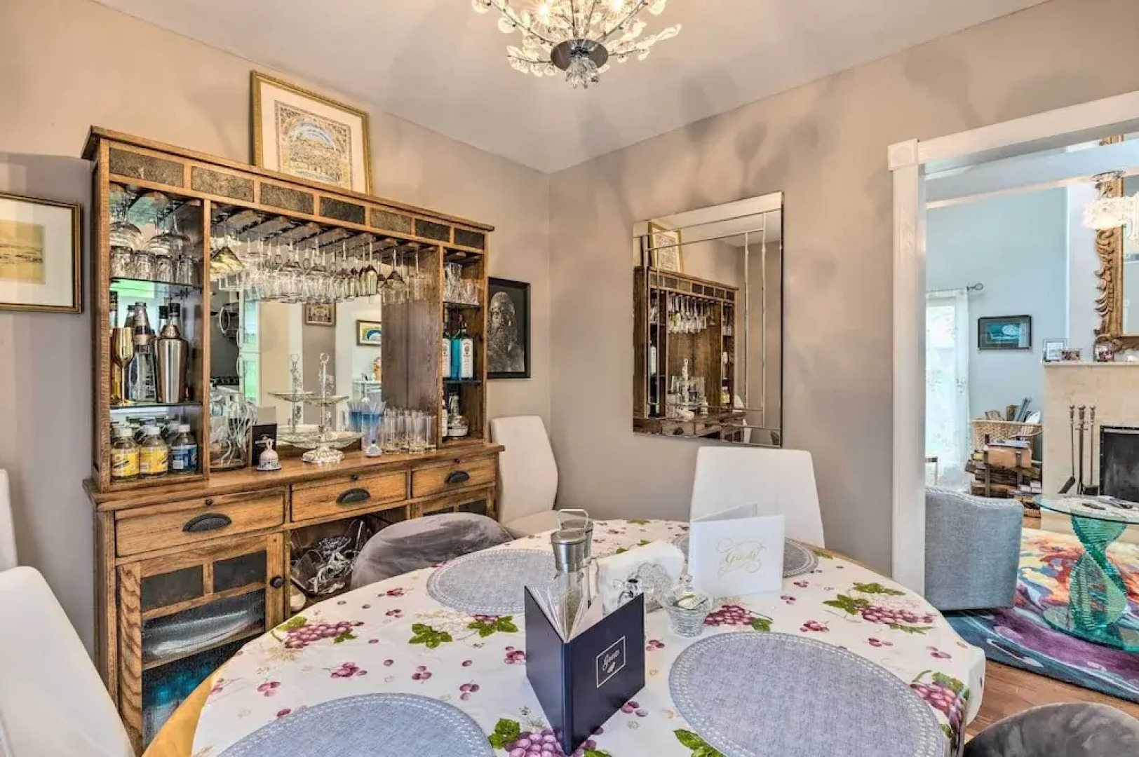 Cute East Hampton Cottage w/ Patio - Walk to Beach