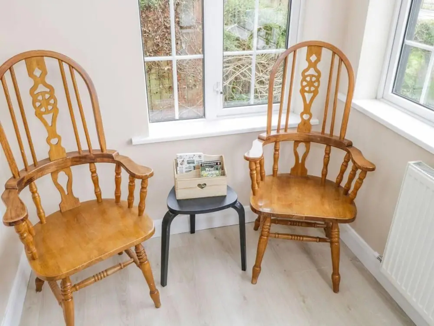 Beautiful Cottage With Gardens, Patio & Fireplace