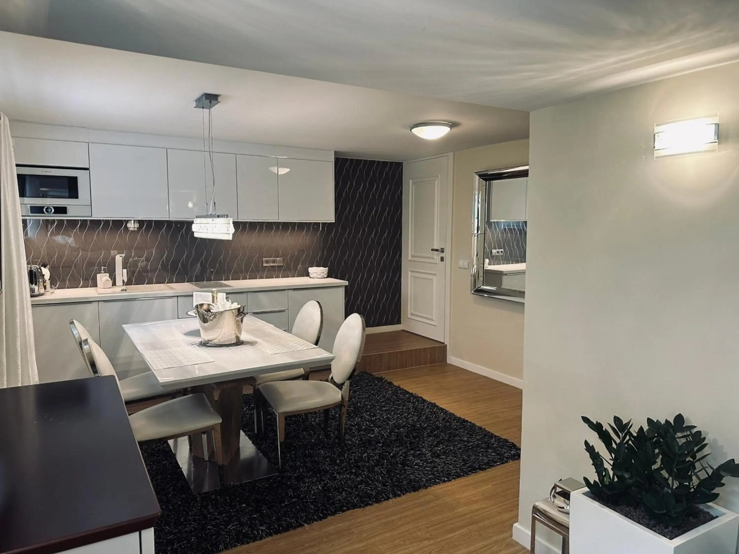 Apartament z prywatnym, krytym basenem