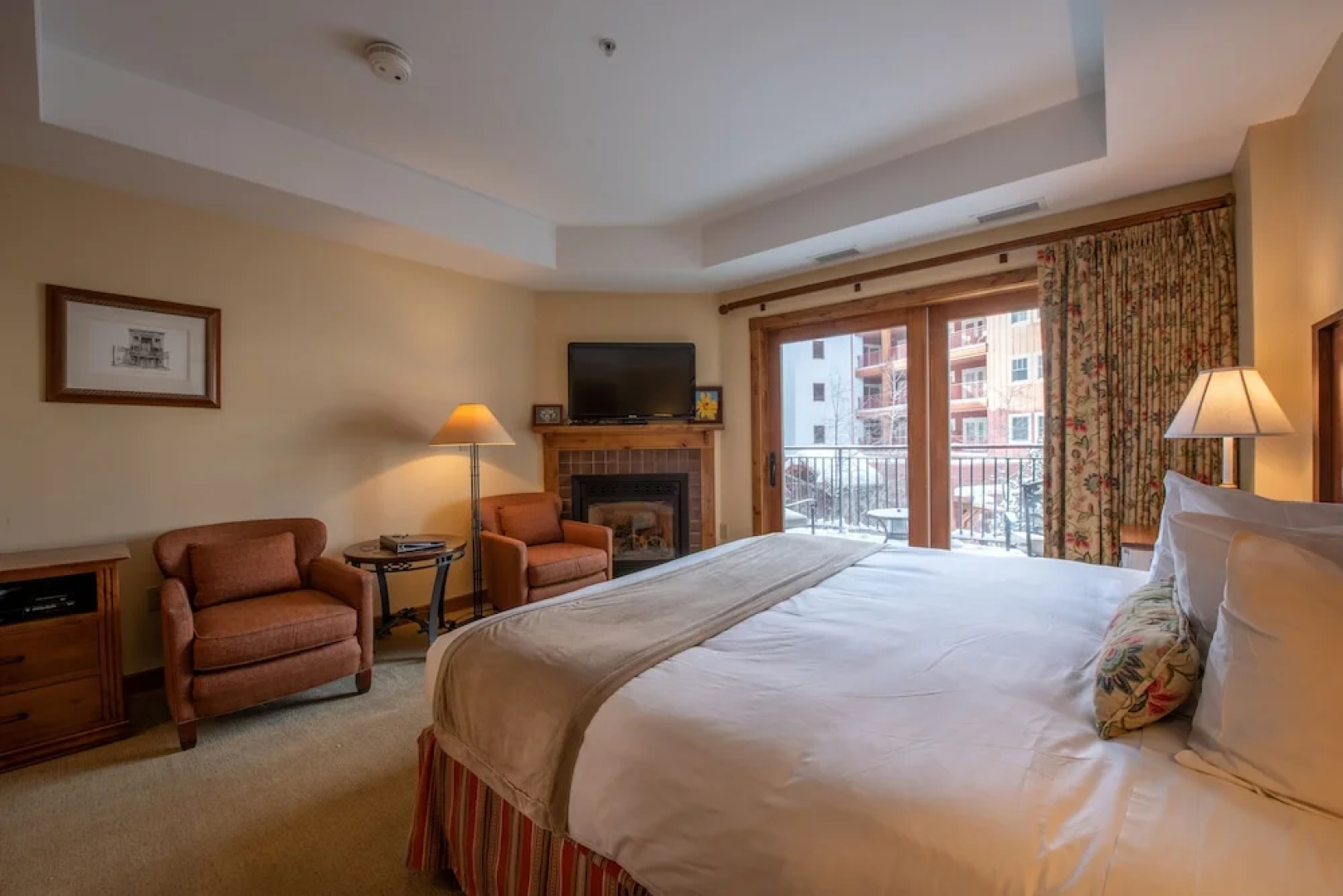 Slopeside Studio Unit With Kitchenette Studio Bedroom Condo - No Cleaning Fee! by RedAwning