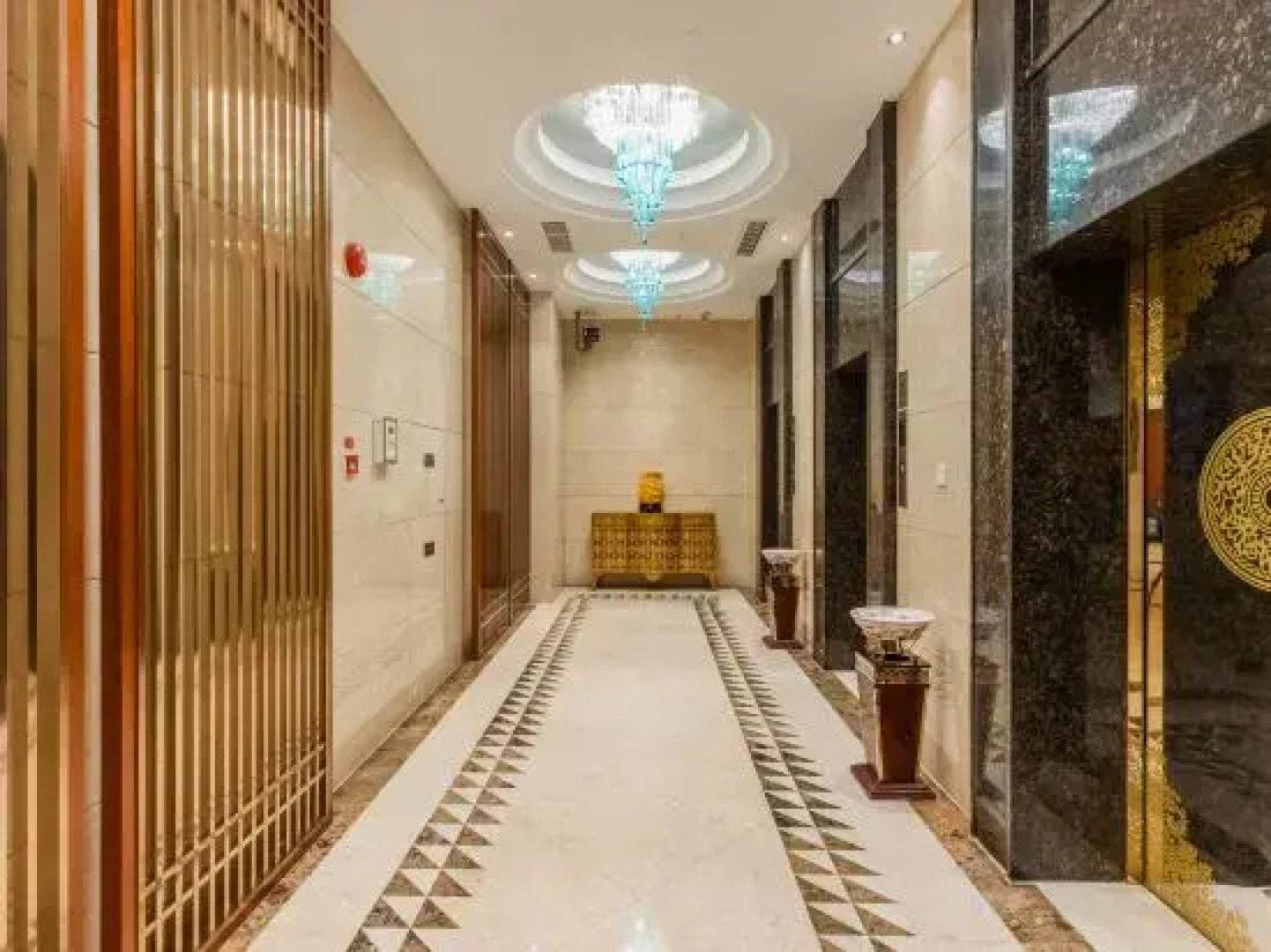 Yangzi International Hotel