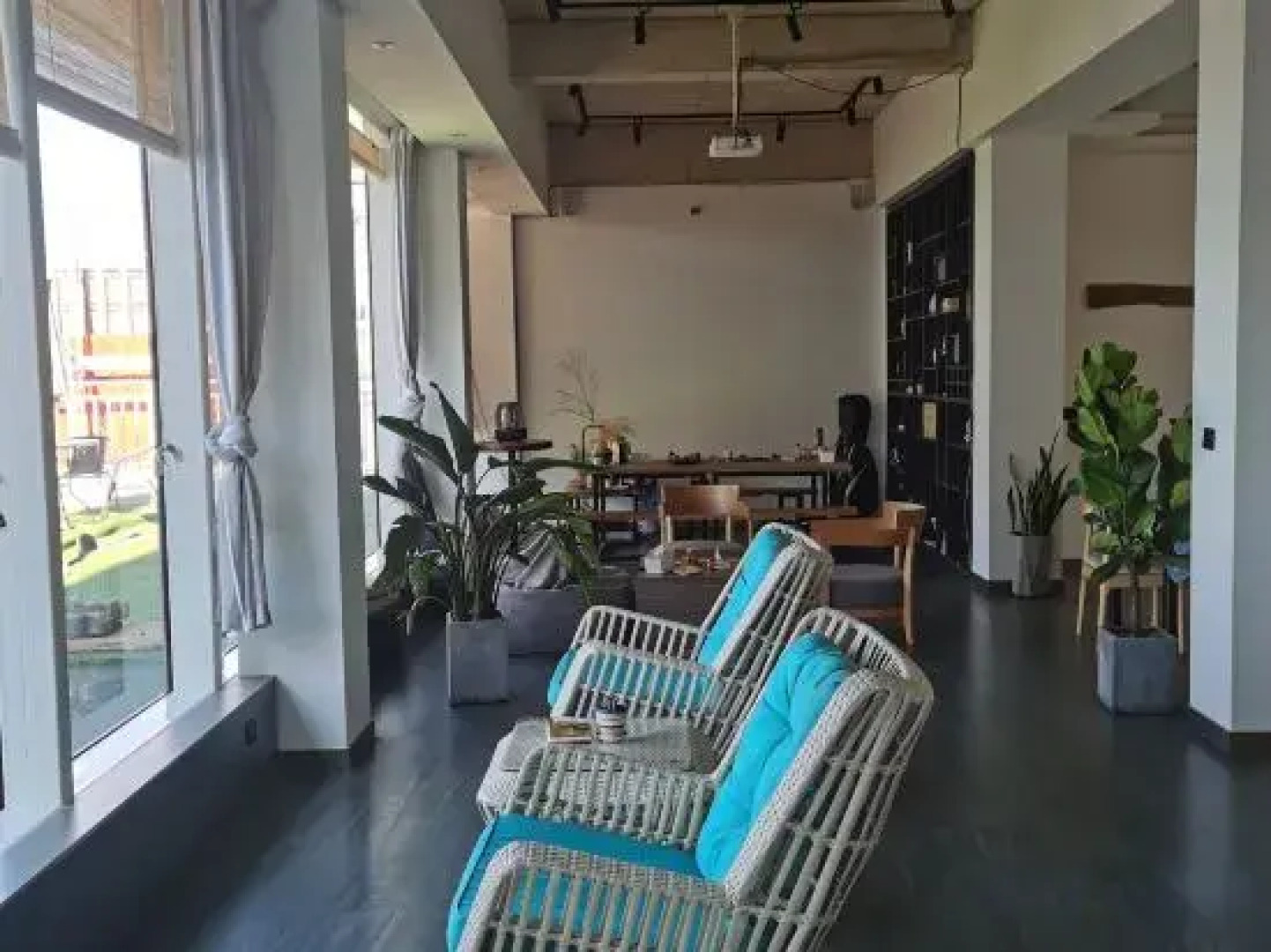 Fuxian Lake RuojianJijian House