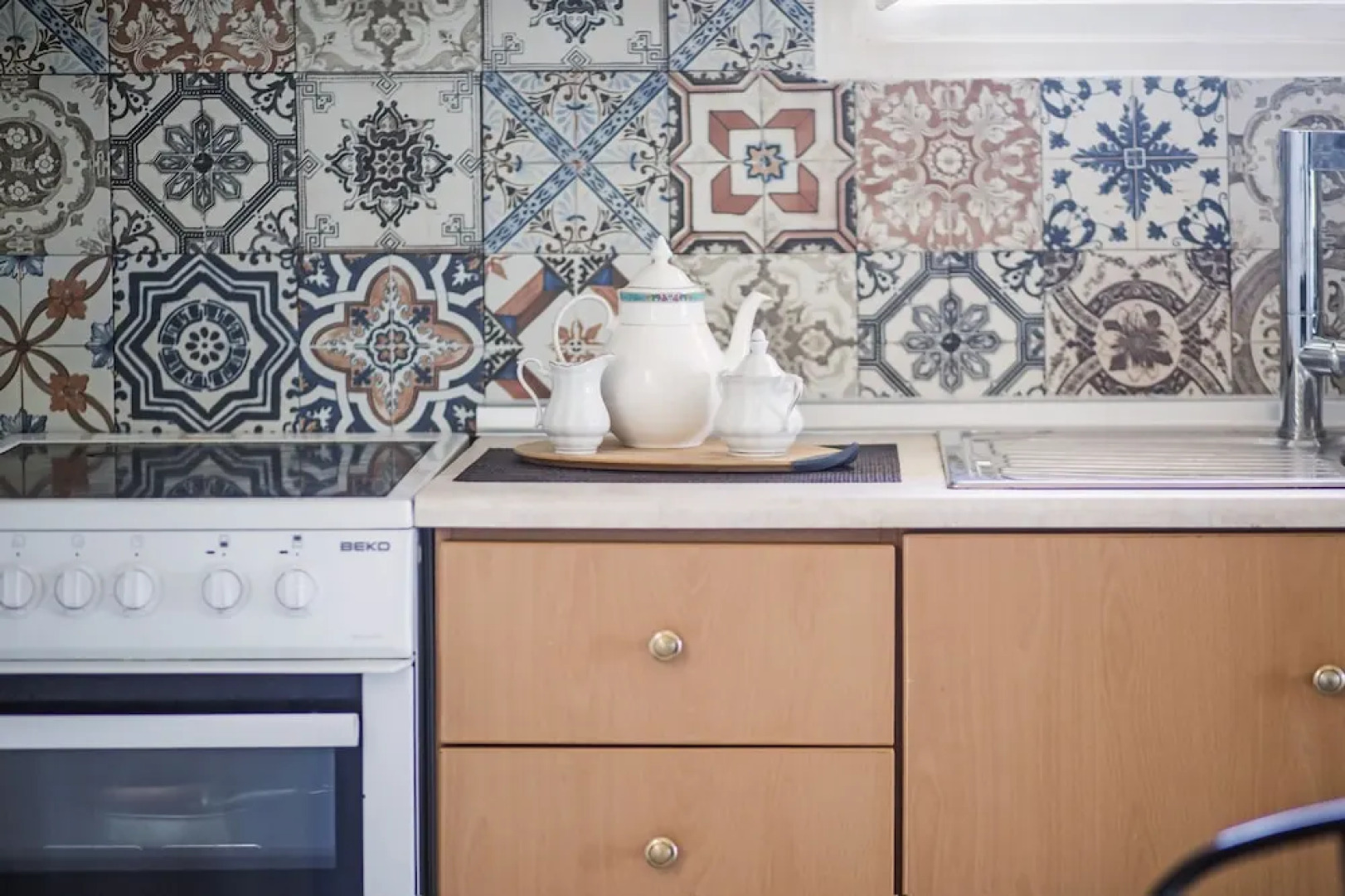 Sun-splashed Skyline Apt