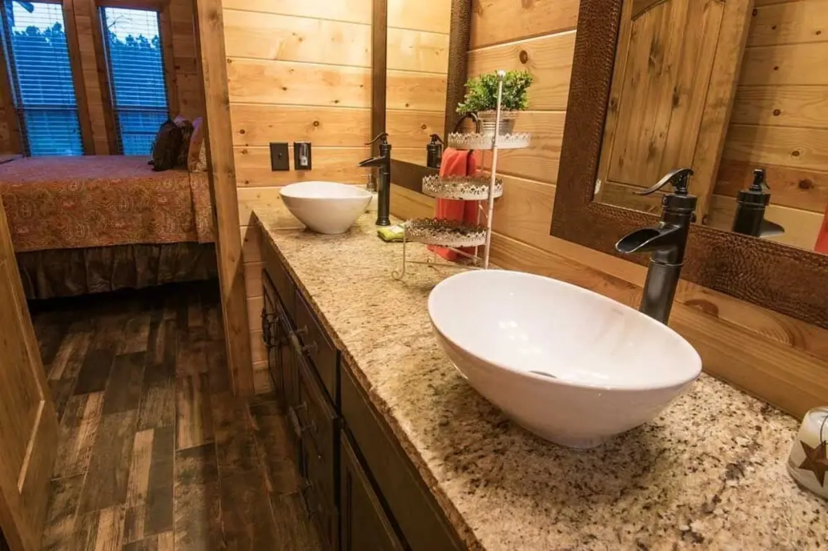 Stars On The Water Lodge - 4 Br Cabin