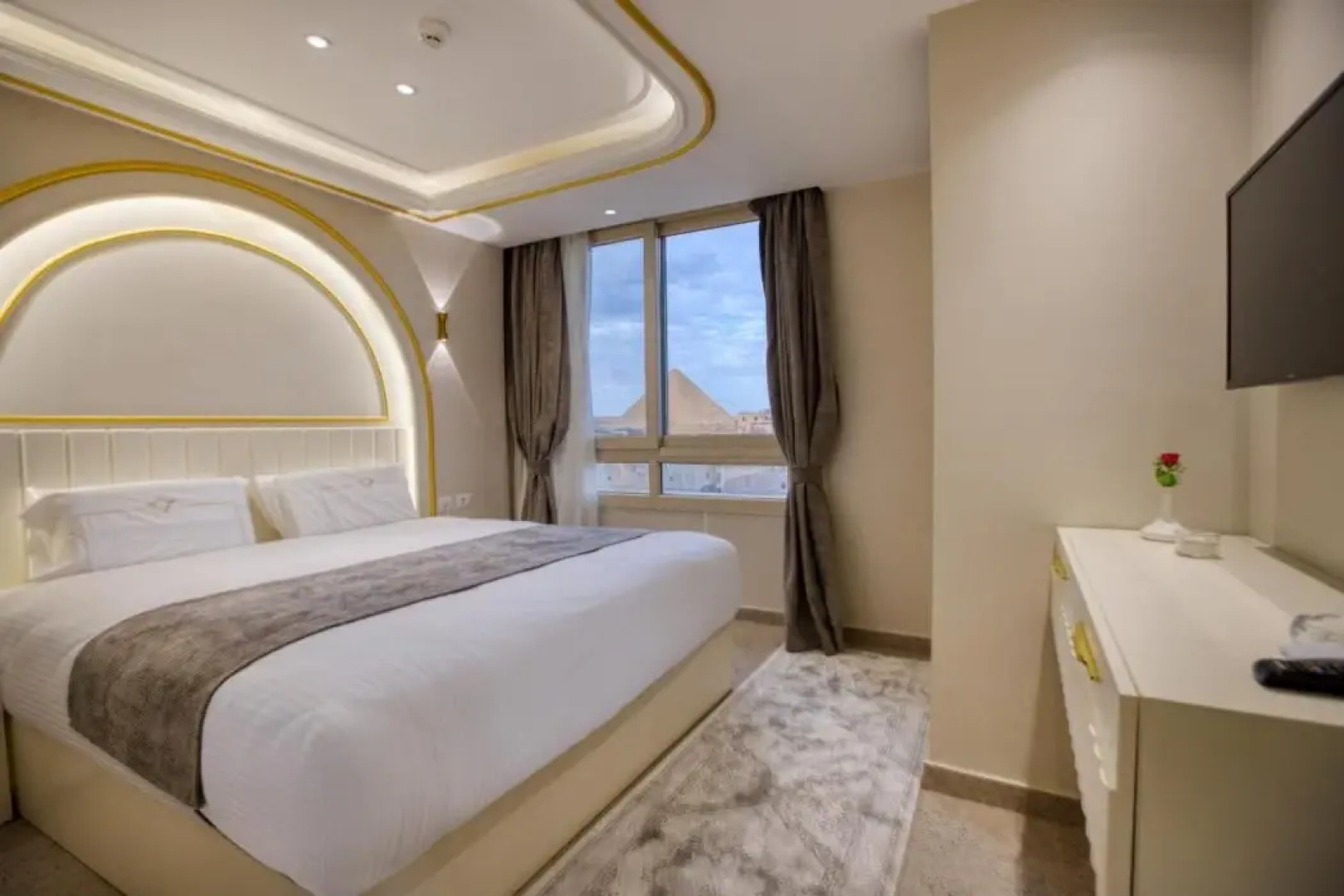 Pyramids Plateau Inn