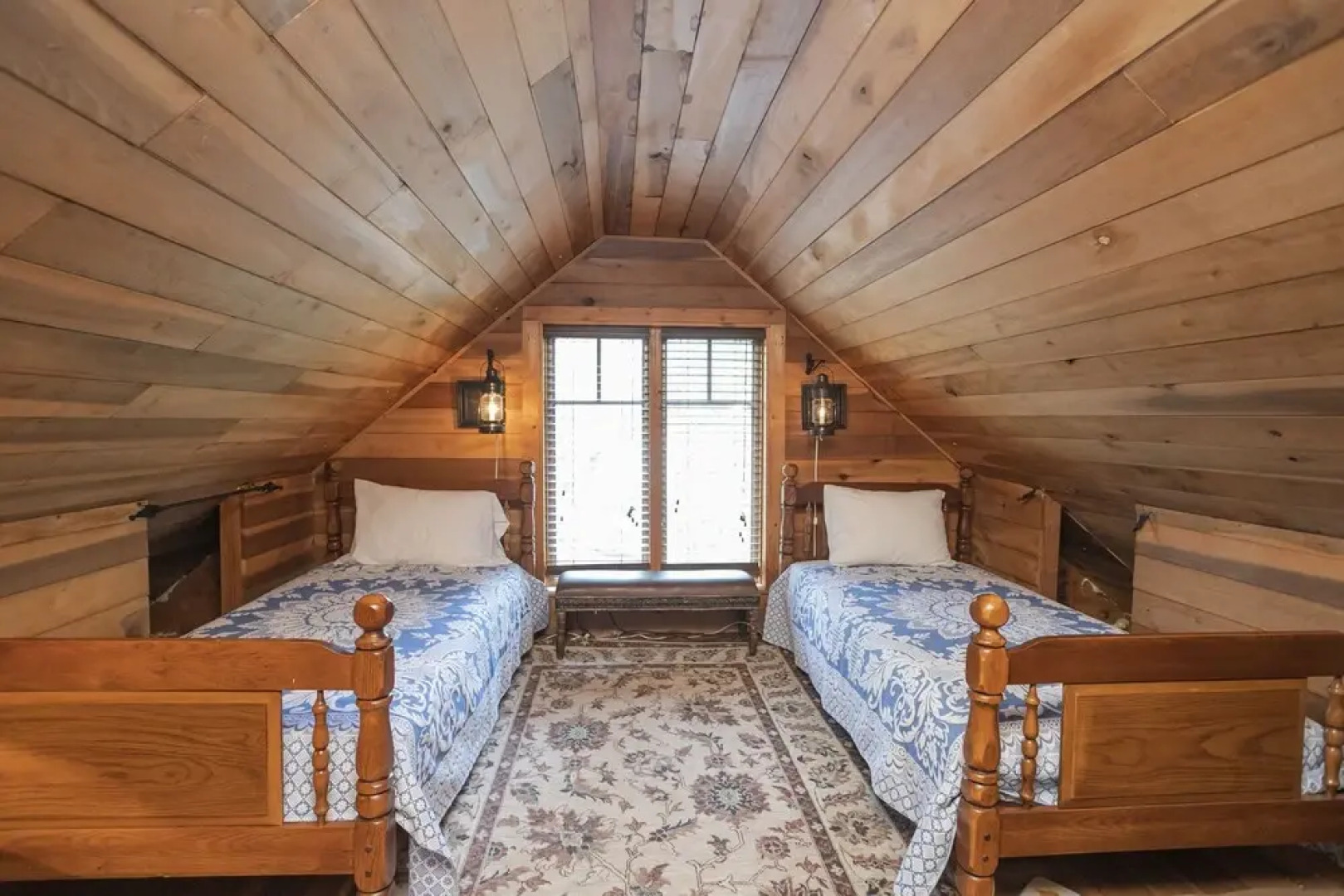 Historic Family Cabin to Watch the Sunset with 270 degree views of Kentucky Lake